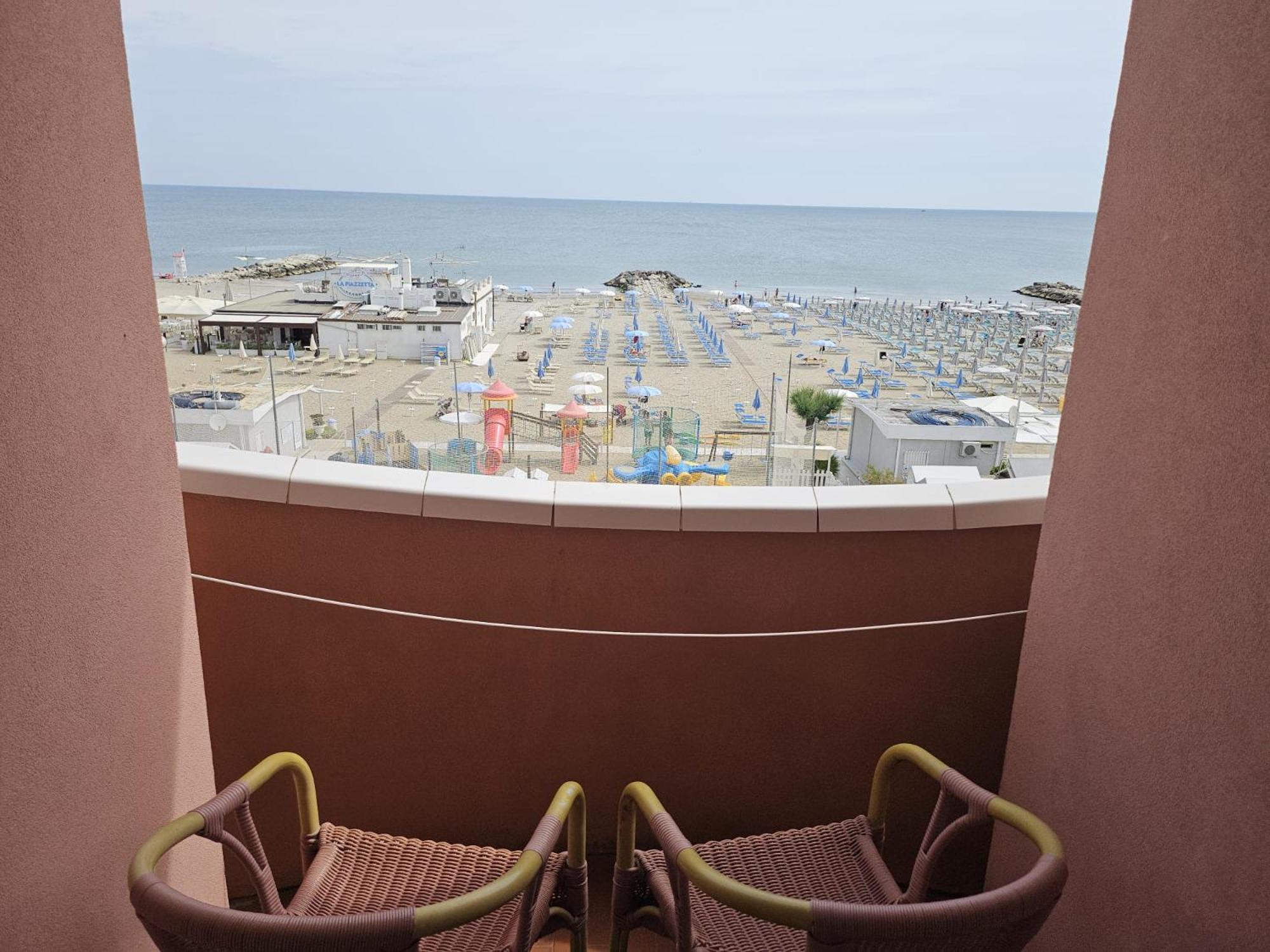 Hotel Villa Rosa Мисано Адриатико Екстериор снимка
