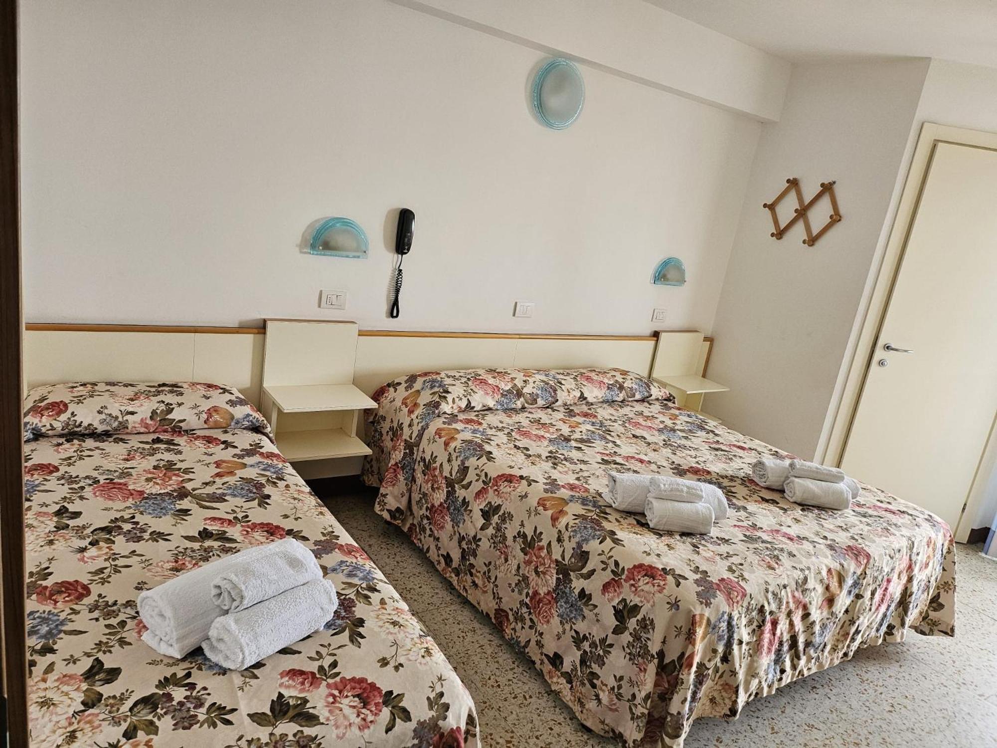 Hotel Villa Rosa Мисано Адриатико Екстериор снимка