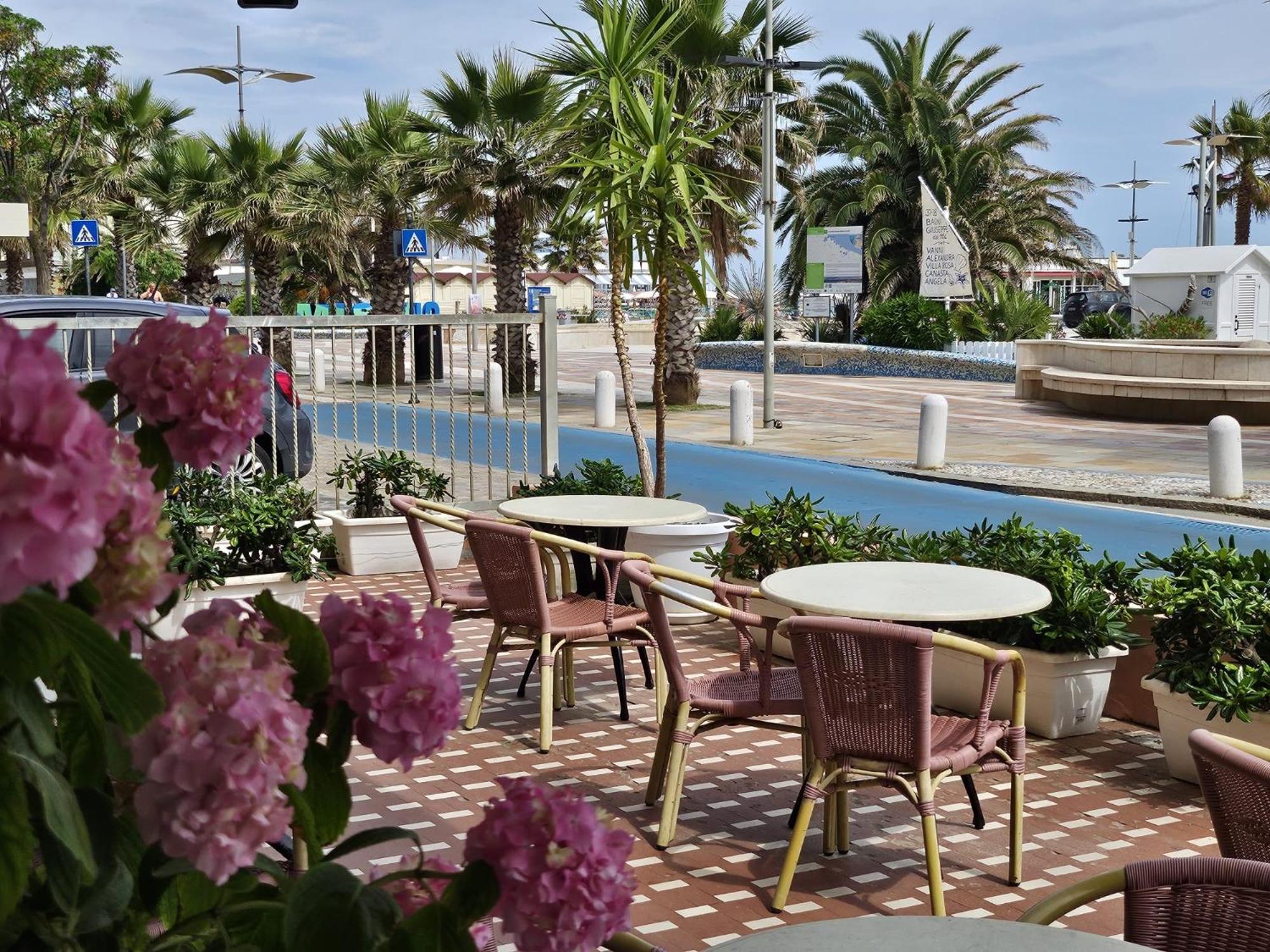 Hotel Villa Rosa Мисано Адриатико Екстериор снимка